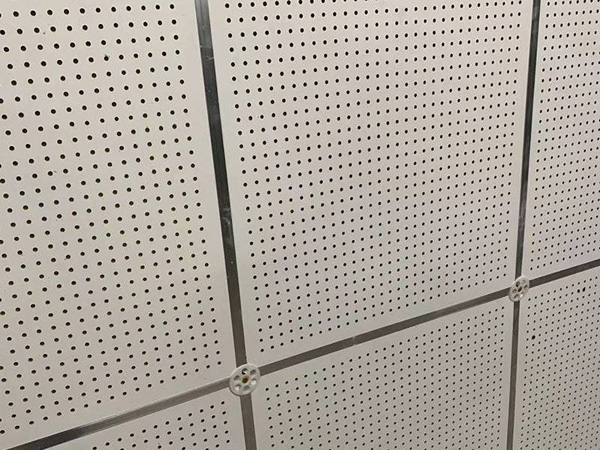 为什么吊顶要选择穿孔石膏板？
